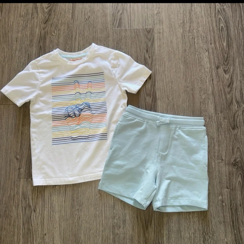 Tommy Bahama pale blue draw tie Shorts & Short Sleeve Peace Sign Tee Sz.4/5
